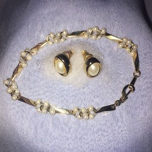 Faux Pearl bracelet & earrings